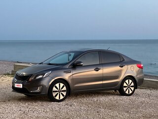 2013 Kia Rio 4-speed III, серый, 900000 рублей, вид 2