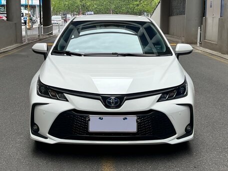 2023 Toyota Corolla XII (E210), белый, 1790000 рублей, вид 3