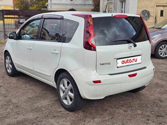 2013 Nissan Note I Рестайлинг, белый, 850000 рублей - вид 4