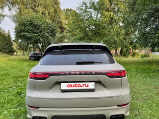 2020 Porsche Cayenne E-Hybrid III, серый, 6800000 рублей, вид 3