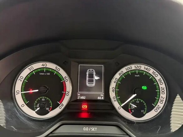 2021 Skoda Octavia III (A7) Рестайлинг, белый, 1600000 рублей - вид 6