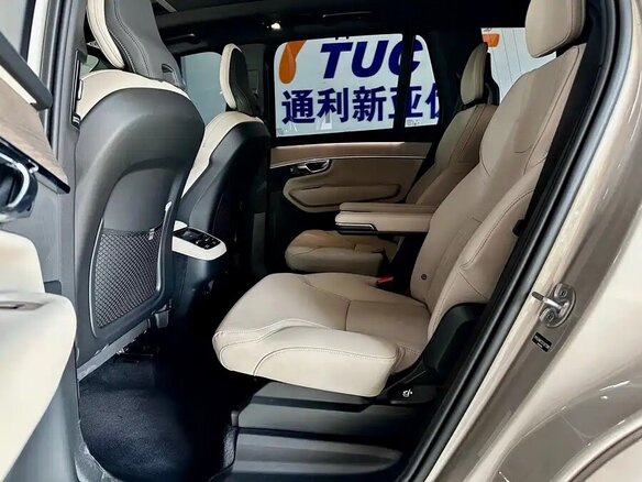 2025 Volvo XC90 B6 II Рестайлинг 2, серебристый, 7774537 рублей - вид 9