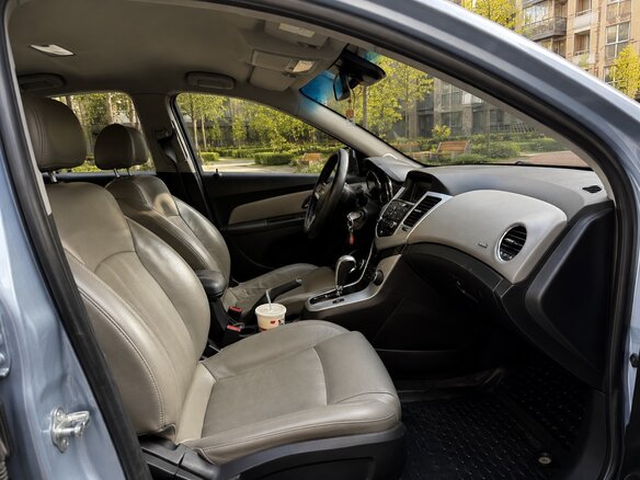 2011 Chevrolet Cruze I, серый - вид 4