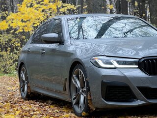 2022 BMW 5 серии M550i xDrive VII (G30/G31/G38) Рестайлинг, серый, 8300000 рублей, вид 3