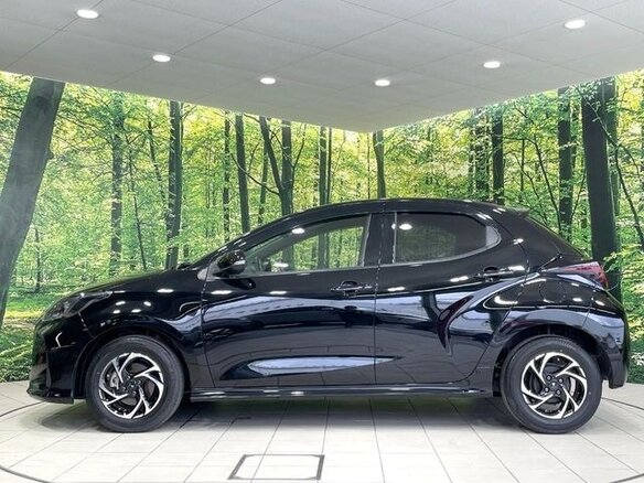 2023 Toyota Yaris IV, чёрный, 940300 рублей - вид 8