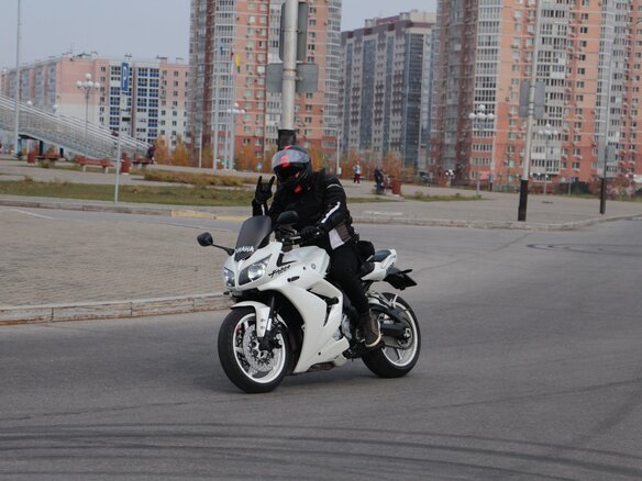 2009 Yamaha FZ1, белый, 800000 рублей - вид 5