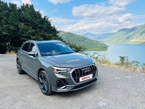 2022 Audi Q3 45 TFSI II (F3), серебристый, 3950000 рублей - вид 1