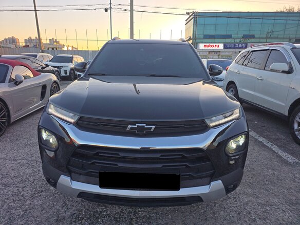 2021 Chevrolet TrailBlazer III, чёрный, 2000000 рублей - вид 1