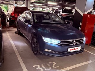 2017 Volkswagen Passat B8, синий, 1850000 рублей, вид 3