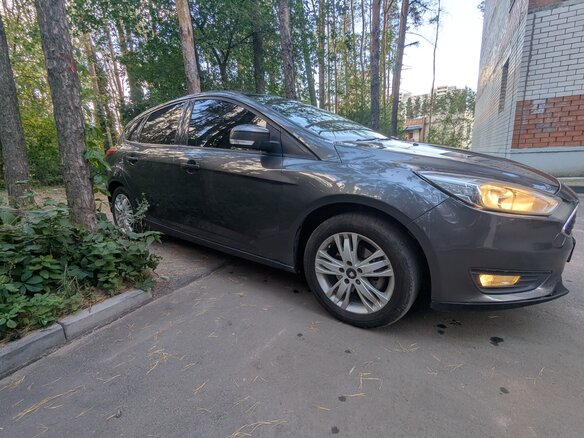 2017 Ford Focus III Рестайлинг, серый, 799000 рублей - вид 2
