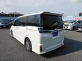 2021 Toyota Voxy III (R80) Рестайлинг, белый, 2010000 рублей - вид 5