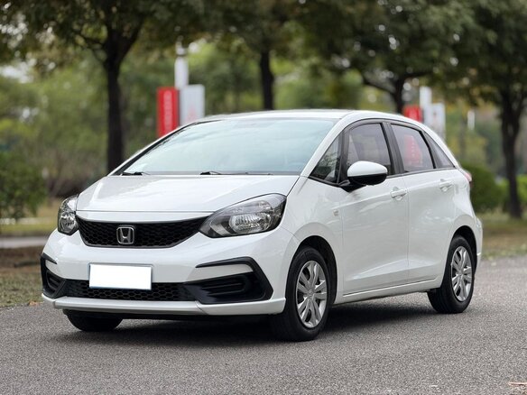 2023 Honda Fit Crosstar IV Рестайлинг, белый, 1080000 рублей