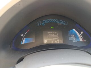 2011 Nissan Leaf (EM61) I (ZE0/AZE0), белый, 483000 рублей, вид 3