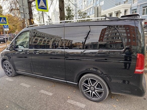 2023 Mercedes-Benz V-Класс Extra Long 300 d экстра длинный III (W447) Рестайлинг, чёрный, 9500000 рублей - вид 3