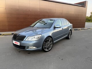 2009 Skoda Octavia DSG7 II (A5) Рестайлинг, серый, 700000 рублей, вид 1