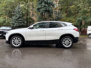 2020 BMW X2 sDrive18i I (F39), белый, 2600000 рублей, вид 1