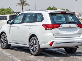 2022 Mitsubishi Outlander III Рестайлинг 3, белый, 2750000 рублей, вид 3