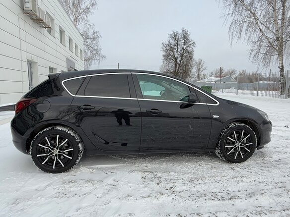 2010 Opel Astra J, чёрный, 750000 рублей - вид 4