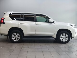 2020 Toyota Land Cruiser Prado 150 Series Рестайлинг 3, белый, 4950000 рублей, вид 4