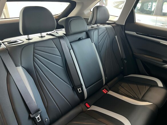 2026 Geely Atlas II, чёрный, 3449990 рублей - вид 18