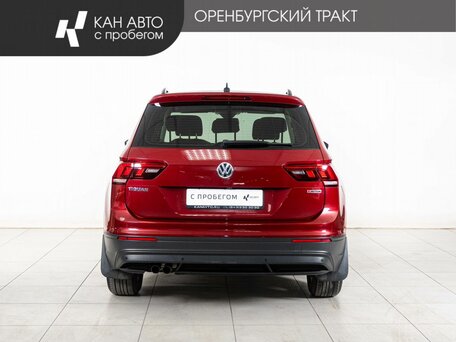 2020 Volkswagen Tiguan II, красный, 2320000 рублей, вид 4