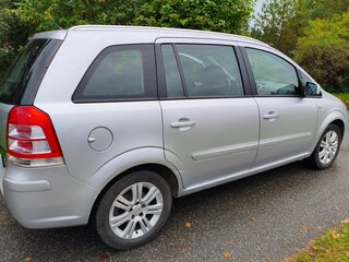 2012 Opel Zafira B Рестайлинг, серебристый, 730000 рублей, вид 1