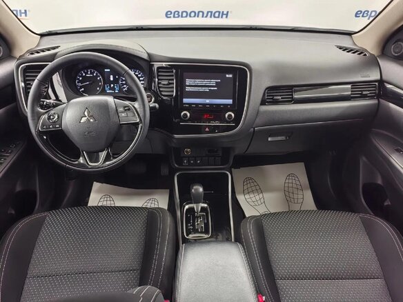 2020 Mitsubishi Outlander III Рестайлинг 3, белый - вид 4
