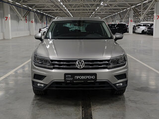 2018 Volkswagen Tiguan II, серебристый, 2960000 рублей, вид 2