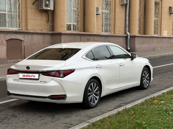 2020 Lexus ES 250 VII, белый, 4450000 рублей - вид 5