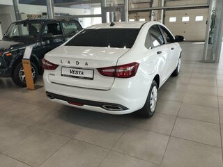 2026 Lada (ВАЗ) Vesta I Рестайлинг (NG), белый, 1565190 рублей, вид 3
