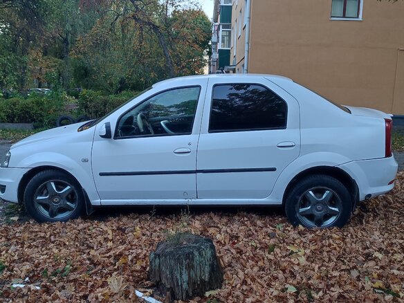 2014 Renault Logan I Рестайлинг, белый, 270000 рублей - вид 3