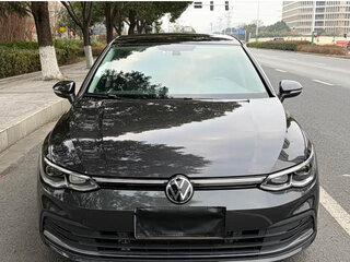 2023 Volkswagen Golf VIII, чёрный, 1510000 рублей, вид 2