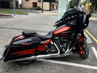 2017 Harley-Davidson CVO Street Glide, красный, 1700000 рублей, вид 2