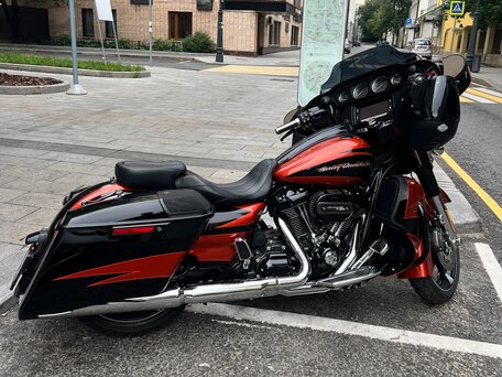 2017 Harley-Davidson CVO Street Glide, красный, 1700000 рублей, вид 2