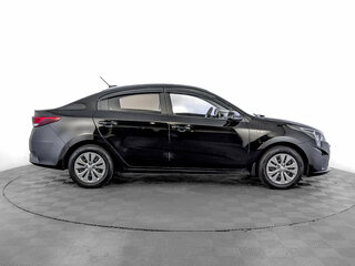 2022 Kia Rio IV Рестайлинг, чёрный, 1350000 рублей, вид 4