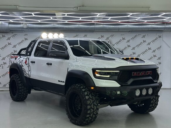 2023 Ram 1500 Crew Cab TRX V, белый - вид 1