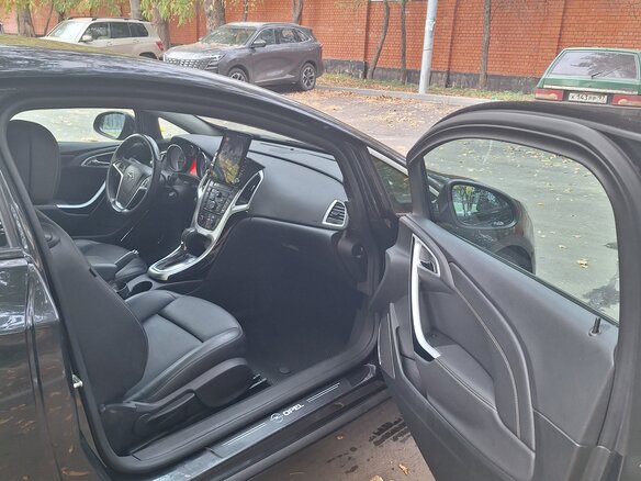 2013 Opel Astra GTC J Рестайлинг, чёрный, 1150000 рублей - вид 7