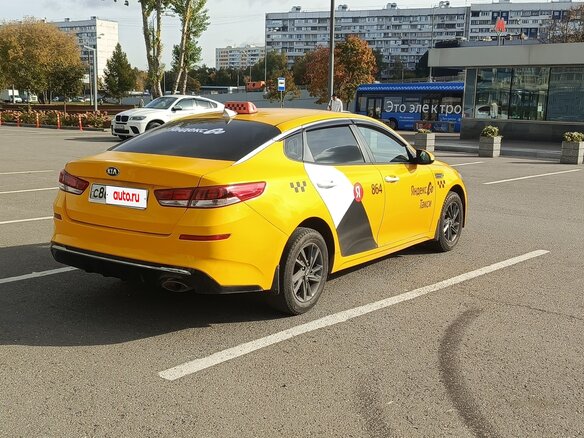 2019 Kia Optima IV Рестайлинг, белый, 950000 рублей - вид 3
