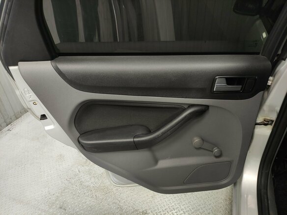2010 Ford Focus II Рестайлинг, серебристый, 475000 рублей - вид 14