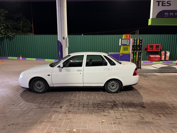 2009 Lada (ВАЗ) Priora I, белый, 310000 рублей - вид 3