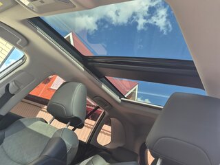 2024 Toyota RAV4 V (XA50), белый, 3650000 рублей, вид 2