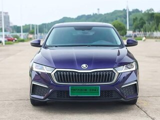 2022 Skoda Octavia IV (A8), фиолетовый, 2015000 рублей, вид 2