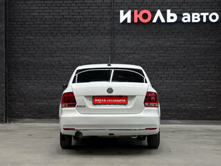 2017 Volkswagen Polo V Рестайлинг, белый, 800000 рублей, вид 5