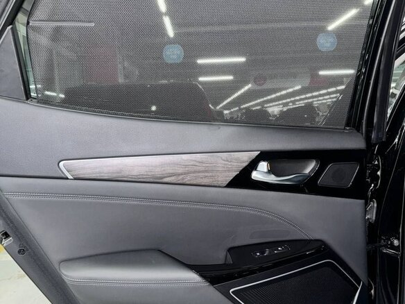2020 Kia K7 YG (II) Рестайлинг, чёрный, 4000000 рублей - вид 2