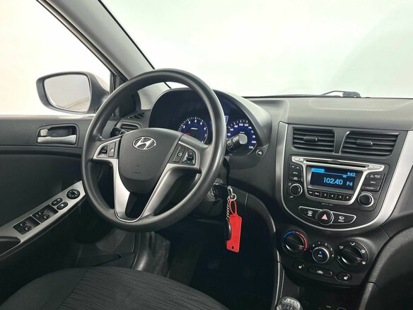 2016 Hyundai Solaris I Рестайлинг, серебристый, 1100000 рублей - вид 17