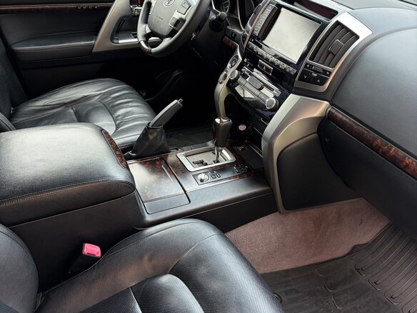 2012 Toyota Land Cruiser 200 Series Рестайлинг 1, белый - вид 7