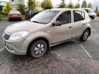2013 Renault Sandero I, бежевый, 480000 рублей, вид 1