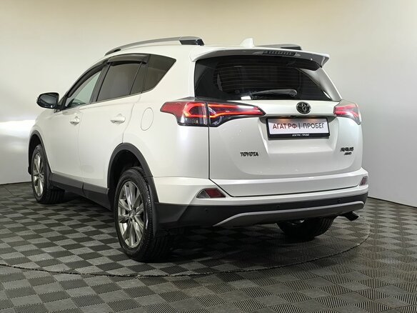 2017 Toyota RAV4 IV (XA40) Рестайлинг, белый, 2490000 рублей - вид 5
