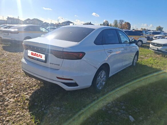 2024 Geely Emgrand II, белый, 1580000 рублей - вид 2