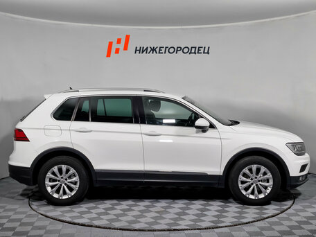 2017 Volkswagen Tiguan II, белый, 2049000 рублей, вид 4